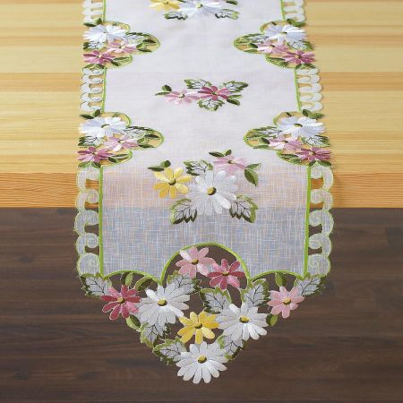 Everyday Daisies Cutwork Table Runner